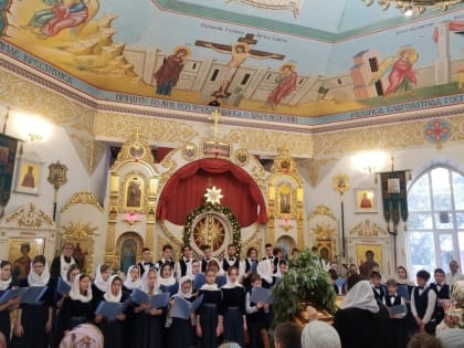 Концерт основного и кандидатского составов учащихся детско-юношеского хора "София" и младшего хора состоялся в храме Спаса Нерукотворного образа на Дороге Жизни