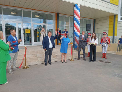 «Учитесь с удовольствием и усердием»: в деревне Малое Карлино свои двери открыла новая школа