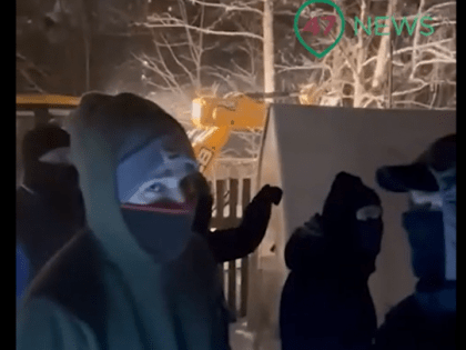 «Мы такой Бахмут устроим». К спорам активистов с «трактористами» в Токсово подключились чиновники