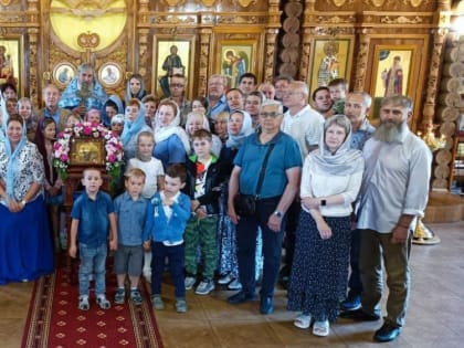 В день празднования иконы Божией Матери "Всех скорбящих Радосте" приход Никольского храма п.Воейково поздравил настоятеля с 20-летием иерейской хиротонии