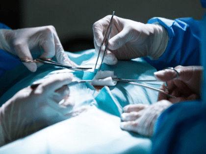 Врачи из Петербурга в ночь на Рождество спасли подростка с огнестрельным ранением