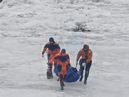 Найденный на льду Невы труп частично обгорел