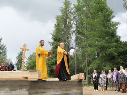 Закладка нового храма Воздвижения Креста Господня в поселке Ромашки