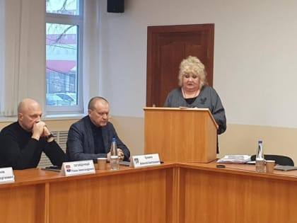 Необычный ответ чиновницы на заседании совета депутатов