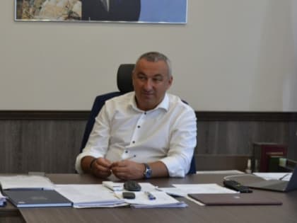 Глава администрации Волховского района все-таки написал заявление