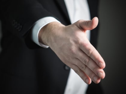 Сенаторам и депутатам Госдумы разрешили приезжать в ЗакС Ленобласти. Правда, им это не нужно