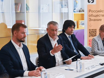 В Год Команды Знаний ― приоритет ― «Знанию»