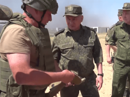 Шойгу прибыл с проверкой на полигоны Южного военного округа (фото, видео)