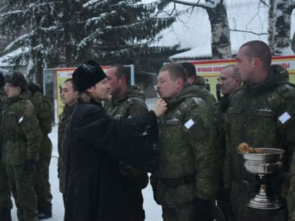 Вологодских военных на учения благословил священник