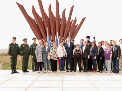 У мемориала «Взрыв» прошёл траурный митинг в память о моряках крейсера «Аврора»