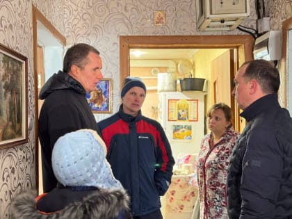 Появились фото с места обстрела под Белгородом, где ранило пятерых 