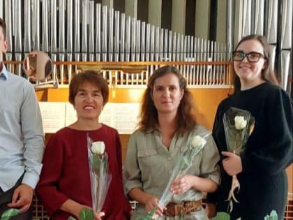 В соборе музыка звучала