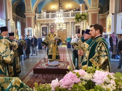 Епископ Выборгский и Приозерский Игнатий совершил Всенощное бдение накануне праздника Пятидесятницы в кафедральном Спасо-Преображенском соборе г. Выборга