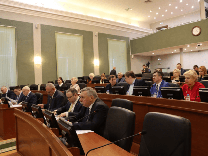 Депутаты Северо-Запада обсудили важные инициативы и поделились опытом в правоприменении
