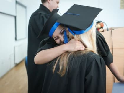 Госдума обсудит возможность распределения выпускников вузов для работы на селе или в оборонке