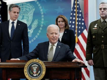 Байден добивается выделения более 13 млрд долларов в помощь Украине