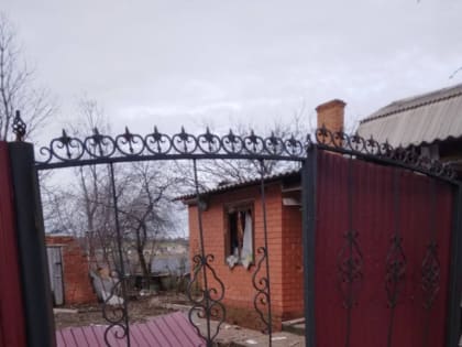 Снаряды прилетели на кладбище в селе Муром. Повреждены могилы — фото