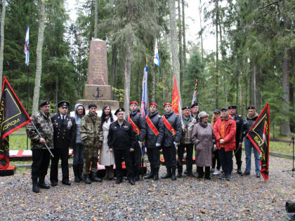 В Пениковском поселении почтили память павших бойцов Петергофского десанта