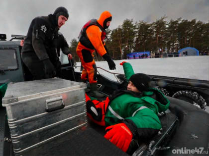 С начала года спасатели помогли 15 провалившимся под лед рыбакам
