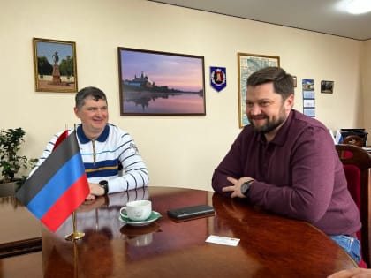 Власти Свердлова взяли шефство над лицеем в Енакиево. Его разбомбило в феврале