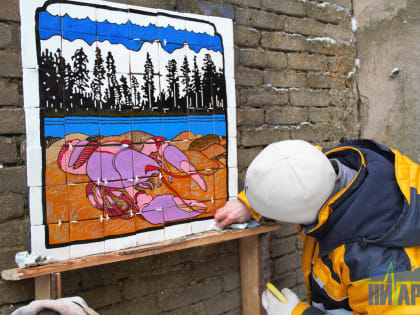 Новое панно украсило дом на улице Текстильщиков на «Парусинке» (фото и видео)