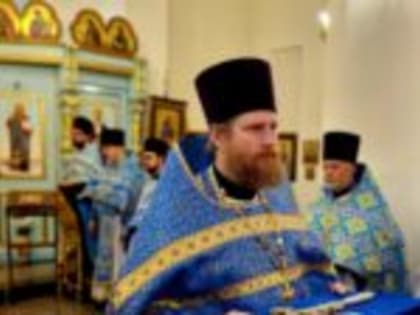 Божественная литургия в храме святителя Николая Чудотворца