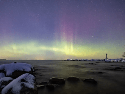 Северное сияние озарило небо над Ладожским озером