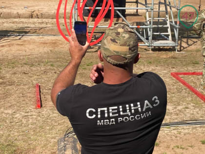 Губернатор Беглов не стал беречь уши на стрельбах в Левашово - фото