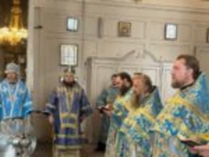 Епископ Выборгский и Приозерский Варнава сослужил митрополиту Варсонофию в Казанском кафедральном соборе