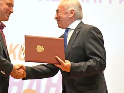 День местного самоуправления — с рабочим настроем и почетными наградами