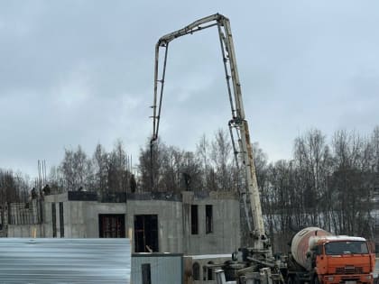 На строящемся храме равноапостольной княгини Ольги в деревне Новое Девяткино началась заливка перекрытий первого этажа