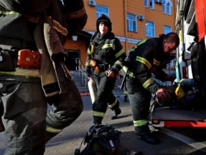 Пожарные больше двух часов боролись с огнем, охватившим дом в садоводстве «Заозерное»
