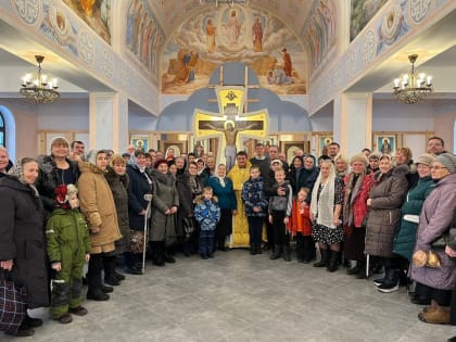В храме Одигитрии д. Лесколово - новое Распятие работы известного петербургского иконописца Юрия Хуторского