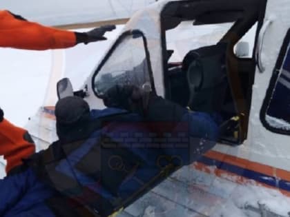 Спасатели Ленобласти эвакуировали с Ладожского озера пострадавшего рыбака