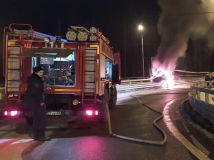 В Кировском районе водитель иномарки слетел в кювет, на ликвидацию последствий ДТП выезжали спасатели