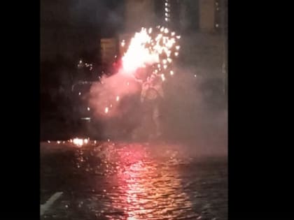В Ленобласти обошлось без пострадавших от новогодней пиротехники, но в Мурино куролесил человек-фейерверк - видео