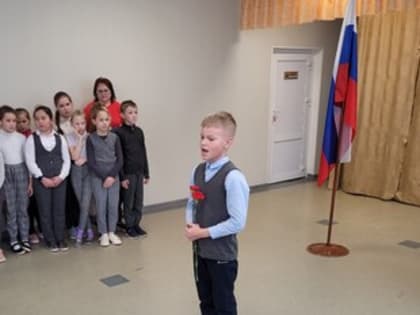 В Петровской школе открылась «Парта Героя» в честь выпускника Геннадия Лушникова