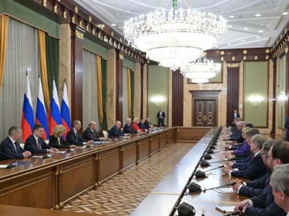 Правительство России и администрация президента РФ ушли в отставку