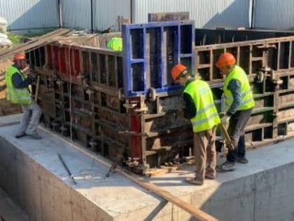 В Кузьмоловском продолжается строительство новой котельной.