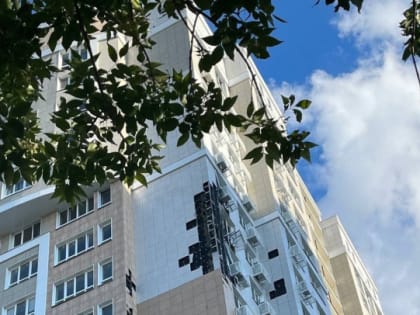 Гладков: мужчина пострадал при подрыве, а в высотке дроном повреждено 5 квартир