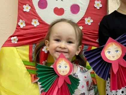 В Детско-родительском клубе «Академия детства» состоялся мастер класс по изготовлению «Масленицы»