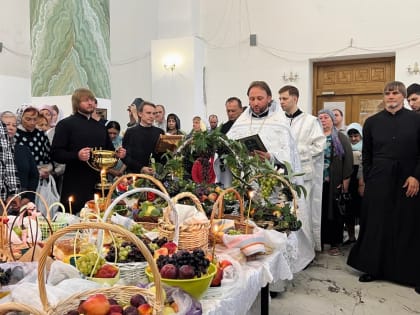 Праздник Преображения Господня молитвенно встретили в Кудрово. Были освящены образа для праздничного ряда иконостаса