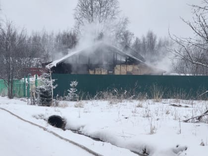 Человек погиб при пожаре в доме учителя начальных классов в Приозерске