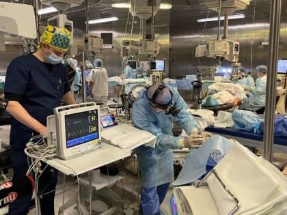 Петербургские врачи успешно провели уникальную операцию на глазах