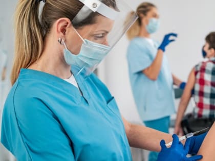 Мурашко: поставки вакцины от гриппа в регионы начнутся в августе