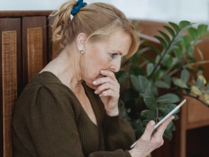 Пенсионерки из Кировска и Киришей отправили полтора миллиона рублей послушав голос лжесотрудника Центробанка