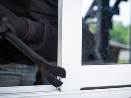 Из квартиры и дома во Всеволожском районе украли деньги и украшения на миллион рублей