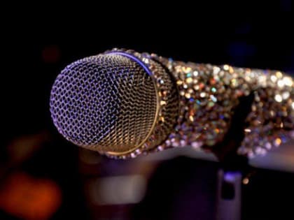 В Киргизии запретили петь под фонограмму