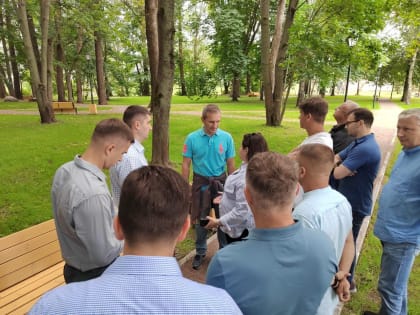 Тяга к работе. Глава администрации Шлиссельбурга хоть и уволился, а всё равно пришёл на совещание