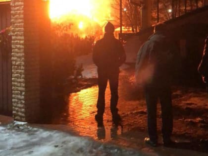 С легким паром. В садоводстве под Всеволожском знатно полыхала баня — видео